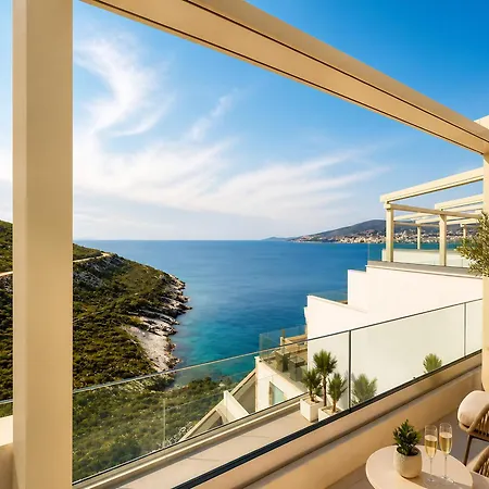 Yolo Villa Sarandë