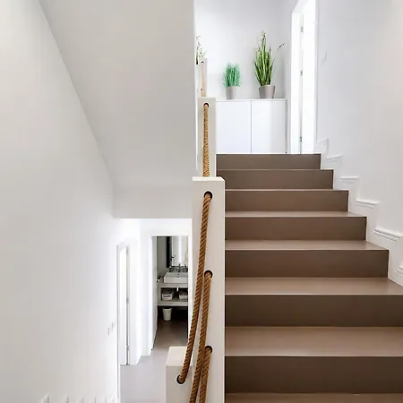 Yolo Villa *