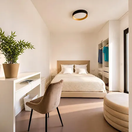 Yolo Villa *