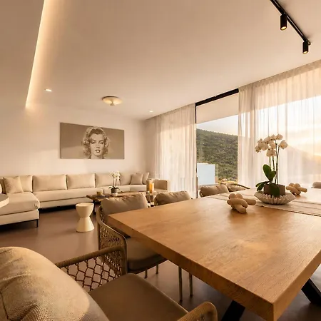 Yolo Villa Sarandë